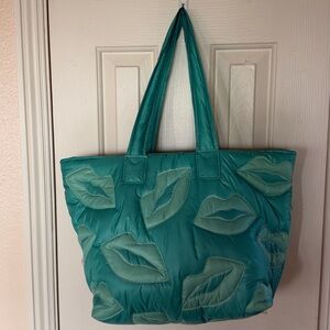 🦊👄🦊 WILDFOX LIPS QUILTED MINT GREEN PUFFY TOTE BAG 🦊👄🦊 NWT 🦊👄🦊